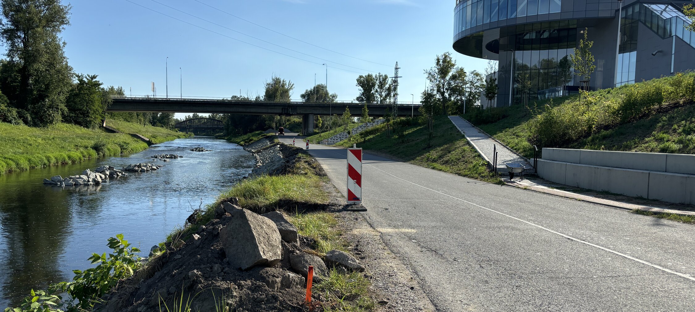 Díky úpravě Levobřežní bude příjemnější pěší trasa podél řeky Ostravice